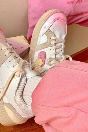 Cute Everyday Outfits, Outfit Inspo Casual Cottagecore Aesthetic Crochet Details Sneakers