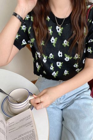 Cute Everyday Outfits, Outfit Inspo Casual Cottagecore Floral Knit T-Shirt