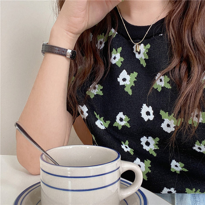 Cute Everyday Outfits, Outfit Inspo Casual Cottagecore Floral Knit T-Shirt Cute Everyday Outfits, Outfit Inspo Casual Cottagecore Floral Knit T-Shirt