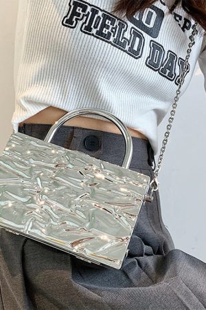 Cute Everyday Outfits, Outfit Inspo Casual Crumpled Metal Chain Bag
