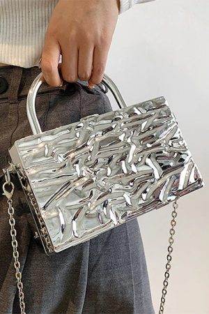Cute Everyday Outfits, Outfit Inspo Casual Crumpled Metal Chain Bag