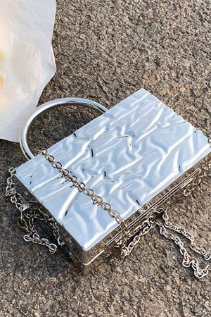 Cute Everyday Outfits, Outfit Inspo Casual Crumpled Metal Chain Bag