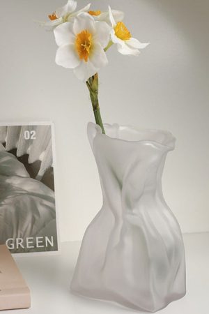 Cute Everyday Outfits, Outfit Inspo Casual Crumpled Paper Glass Flower Vase
