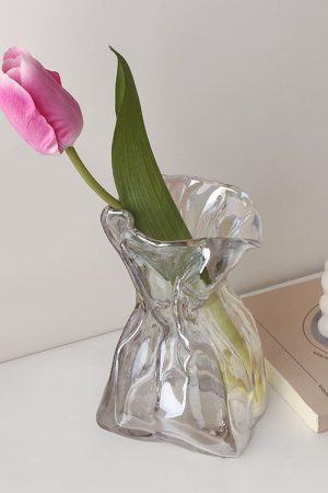 Cute Everyday Outfits, Outfit Inspo Casual Crumpled Paper Glass Flower Vase