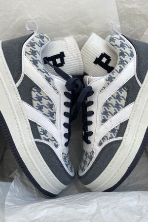 Cute Everyday Outfits, Outfit Inspo Casual Dogtooth Check Aesthetic Sneakers