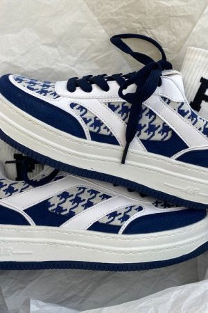 Cute Everyday Outfits, Outfit Inspo Casual Dogtooth Check Aesthetic Sneakers