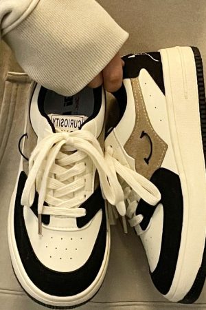 Cute Everyday Outfits, Outfit Inspo Casual Face Embroidery Aesthetic Black Sneakers