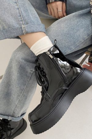 Cute Everyday Outfits, Outfit Inspo Casual Fall Aesthetic Lacquered Lace Up Boots