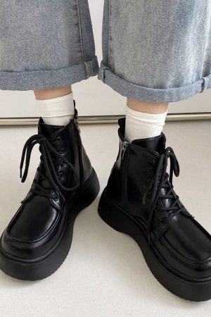 Cute Everyday Outfits, Outfit Inspo Casual Fall Aesthetic Lacquered Lace Up Boots
