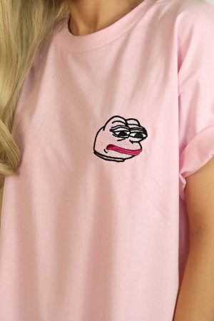 Cute Everyday Outfits, Outfit Inspo Casual Feelz Bad Face T-Shirt in Pink