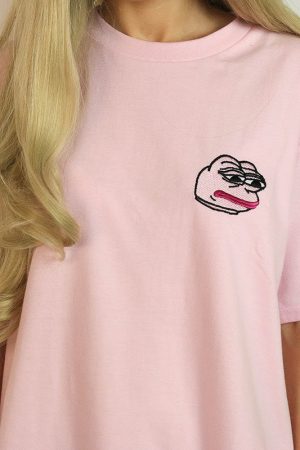 Cute Everyday Outfits, Outfit Inspo Casual Feelz Bad Face T-Shirt in Pink