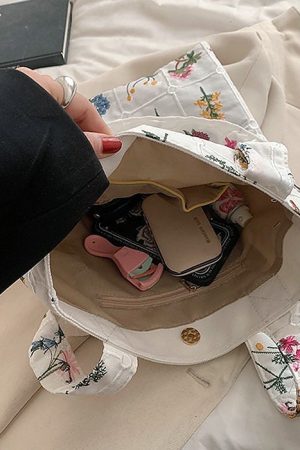 Cute Everyday Outfits, Outfit Inspo Casual Floral Embroidered Tote Bag