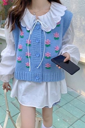 Cute Everyday Outfits, Outfit Inspo Casual Flower Embroidery Blue Knit Vest