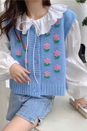 Cute Everyday Outfits, Outfit Inspo Casual Flower Embroidery Blue Knit Vest