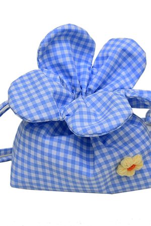 Cute Everyday Outfits, Outfit Inspo Casual Flower Shaped Mini Bag