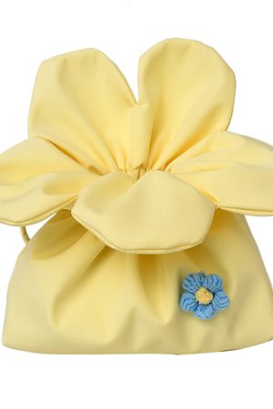 Cute Everyday Outfits, Outfit Inspo Casual Flower Shaped Mini Bag