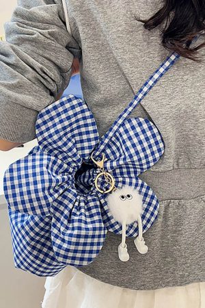 Cute Everyday Outfits, Outfit Inspo Casual Flower Shaped Mini Bag
