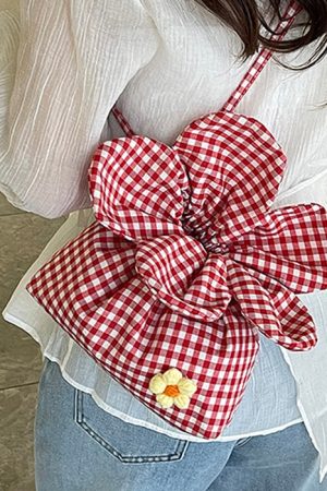 Cute Everyday Outfits, Outfit Inspo Casual Flower Shaped Mini Bag