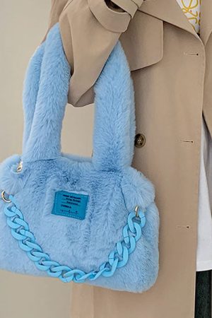 Cute Everyday Outfits, Outfit Inspo Casual Fluffy Chain Shoulder Bag