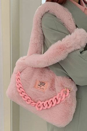 Cute Everyday Outfits, Outfit Inspo Casual Fluffy Chain Shoulder Bag
