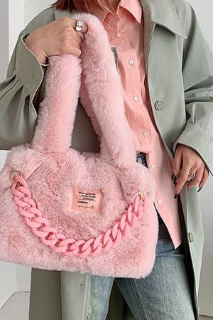 Cute Everyday Outfits, Outfit Inspo Casual Fluffy Chain Shoulder Bag