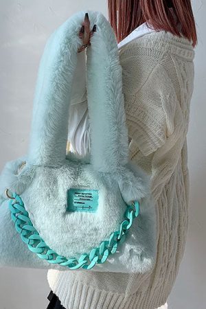 Cute Everyday Outfits, Outfit Inspo Casual Fluffy Chain Shoulder Bag