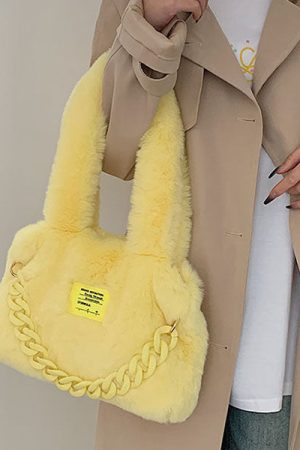 Cute Everyday Outfits, Outfit Inspo Casual Fluffy Chain Shoulder Bag