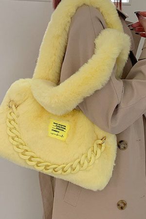 Cute Everyday Outfits, Outfit Inspo Casual Fluffy Chain Shoulder Bag
