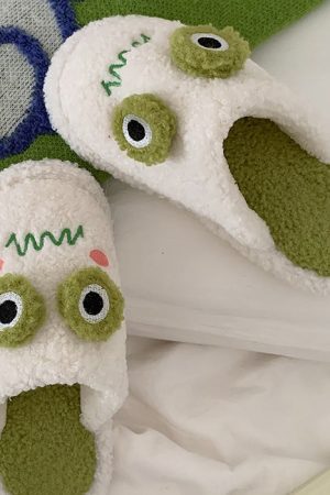 Cute Everyday Outfits, Outfit Inspo Casual Frog Fuzzy Slippers