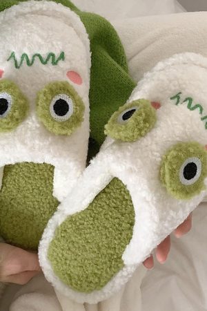 Cute Everyday Outfits, Outfit Inspo Casual Frog Fuzzy Slippers