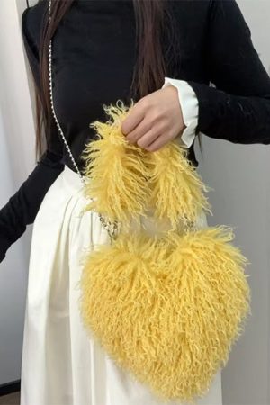 Cute Everyday Outfits, Outfit Inspo Casual Fuzzy Heart Shaped Bag