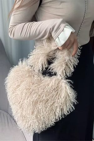 Cute Everyday Outfits, Outfit Inspo Casual Fuzzy Heart Shaped Bag