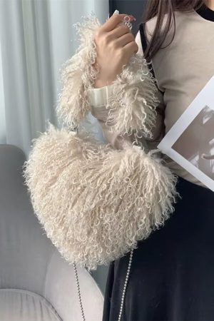Cute Everyday Outfits, Outfit Inspo Casual Fuzzy Heart Shaped Bag