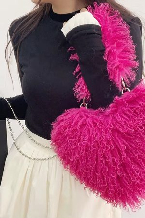Cute Everyday Outfits, Outfit Inspo Casual Fuzzy Heart Shaped Bag