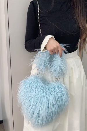 Cute Everyday Outfits, Outfit Inspo Casual Fuzzy Heart Shaped Bag