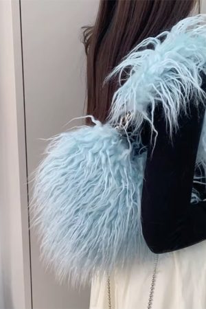 Cute Everyday Outfits, Outfit Inspo Casual Fuzzy Heart Shaped Bag