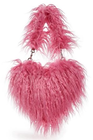 Cute Everyday Outfits, Outfit Inspo Casual Fuzzy Heart Shaped Bag