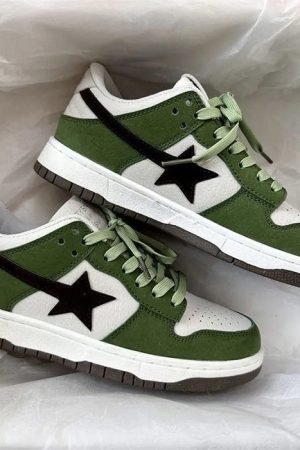 Cute Everyday Outfits, Outfit Inspo Casual Green & Black Aesthetic Star Sneakers