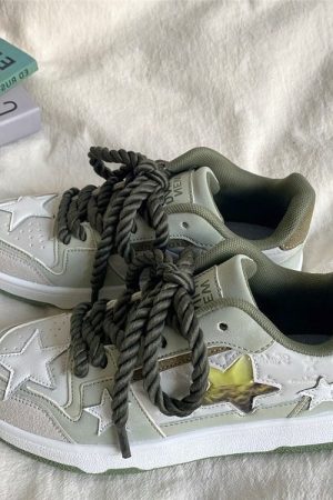 Cute Everyday Outfits, Outfit Inspo Casual Grey Clear Star Sneakers