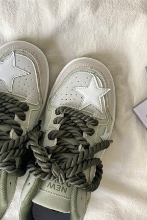 Cute Everyday Outfits, Outfit Inspo Casual Grey Clear Star Sneakers