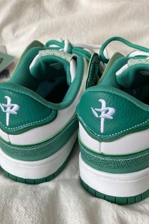 Cute Everyday Outfits, Outfit Inspo Casual Hieroglyph Embroidery Aesthetic Sneakers