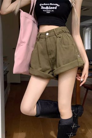 Cute Everyday Outfits, Outfit Inspo Casual High-Waisted Khaki Shorts