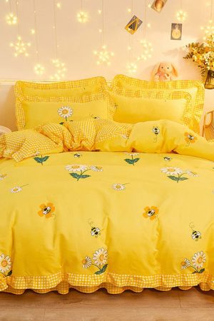 Cute Everyday Outfits, Outfit Inspo Casual Honey Bee Aesthetic Bedding Set