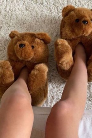 Cute Everyday Outfits, Outfit Inspo Casual Hugging Teddy Bear Slippers