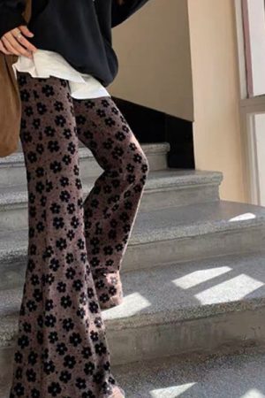 Cute Everyday Outfits, Outfit Inspo Casual Indie Aesthetic Floral Flare Trousers