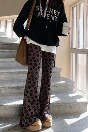 Cute Everyday Outfits, Outfit Inspo Casual Indie Aesthetic Floral Flare Trousers