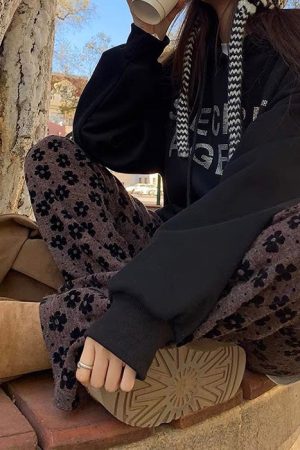 Cute Everyday Outfits, Outfit Inspo Casual Indie Aesthetic Floral Flare Trousers