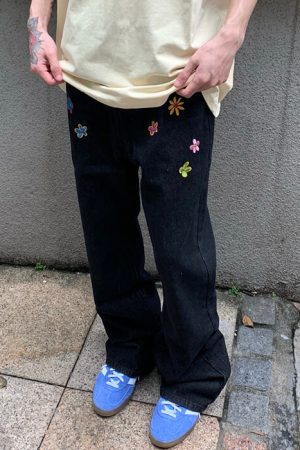 Cute Everyday Outfits, Outfit Inspo Casual Indie Aesthetic Flower Embroidery Jeans
