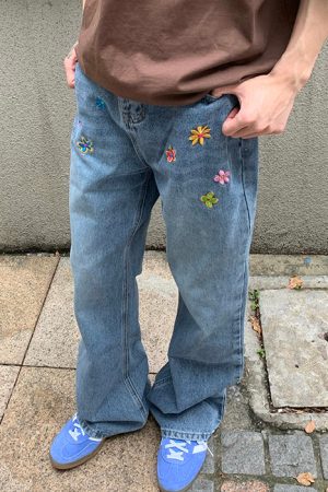 Cute Everyday Outfits, Outfit Inspo Casual Indie Aesthetic Flower Embroidery Jeans