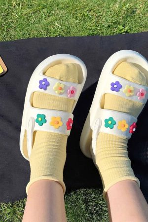 Cute Everyday Outfits, Outfit Inspo Casual Indie Aesthetic Flower Sandals